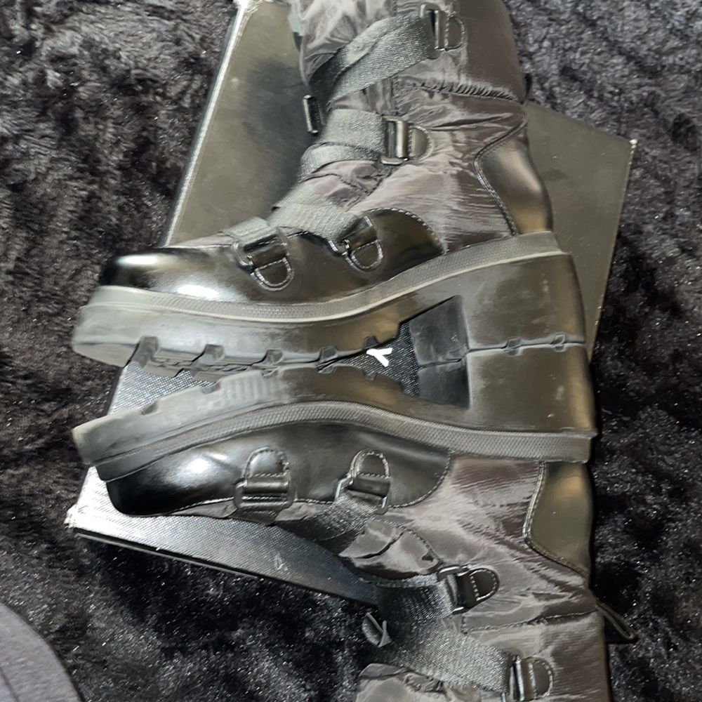 Kendall & Kylie Black Size 10 Riley Nylon Boots in Good Condition! Very Stylish! - Picture 5 of 7